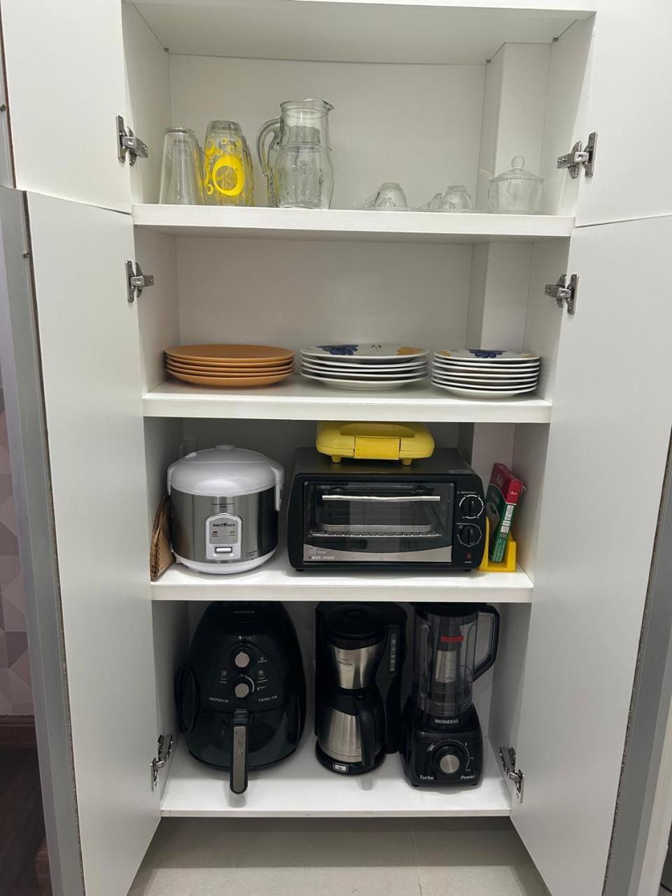 Lindo, E Sala, 100 Metros Da Apartamento