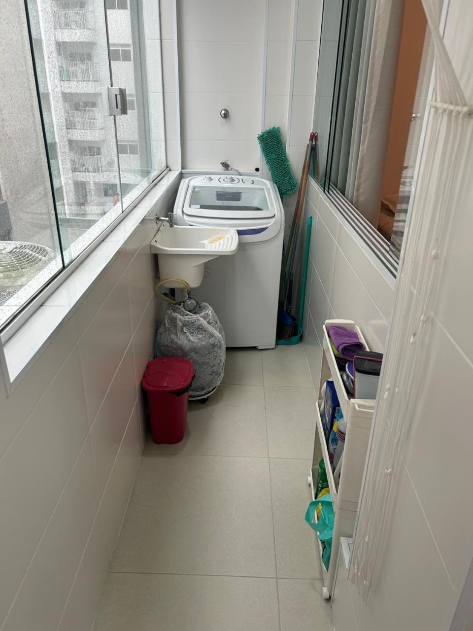 Lindo, E Sala, 100 Metros Da Apartamento *