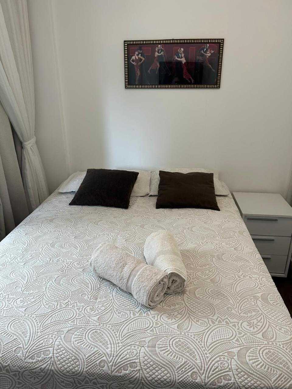 Apartamento Lindo, E Sala, 100 Metros Da