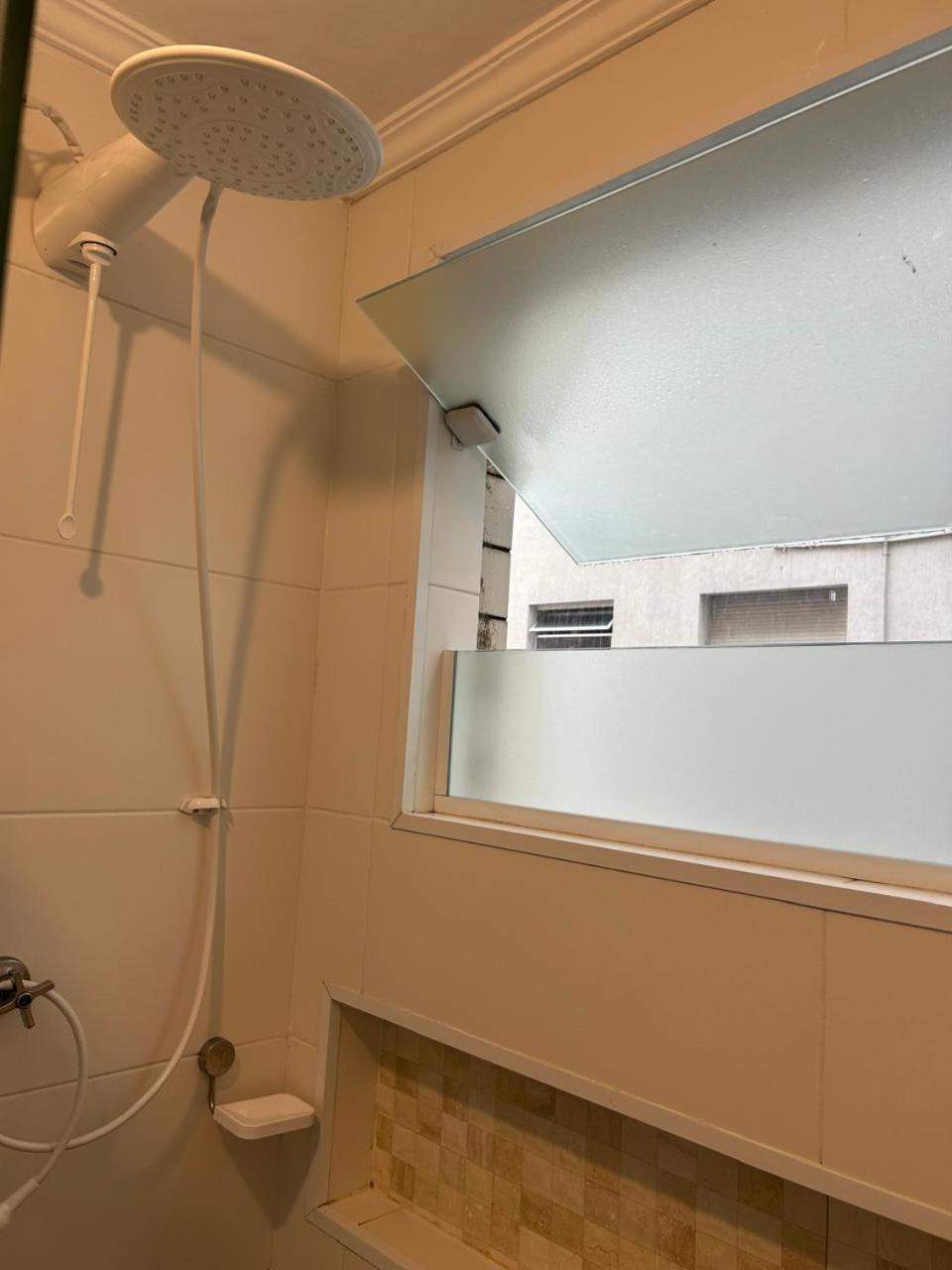 Lindo, E Sala, 100 Metros Da Apartamento *