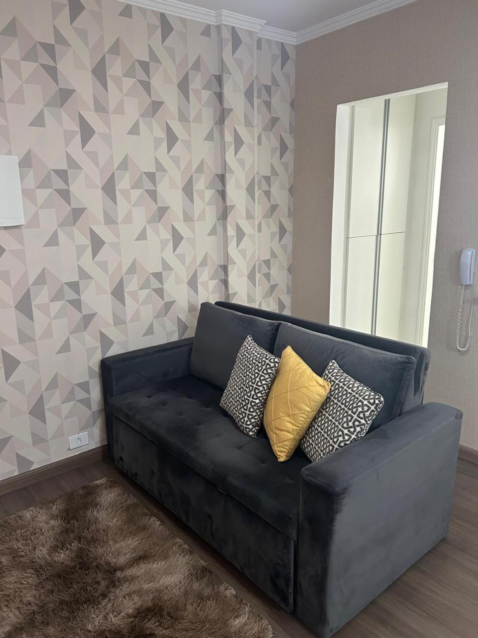 Lindo, E Sala, 100 Metros Da *
