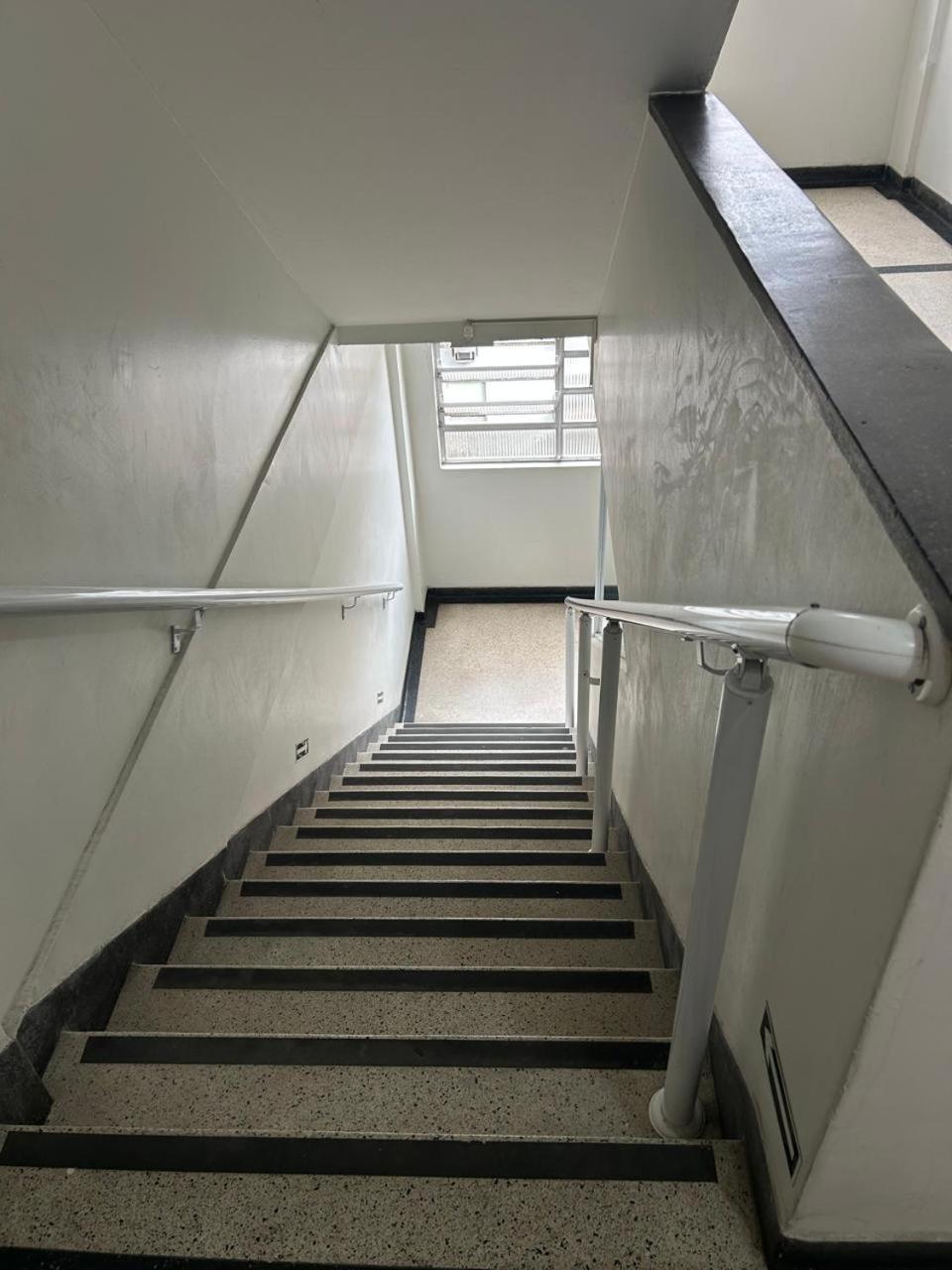 Lindo, E Sala, 100 Metros Da