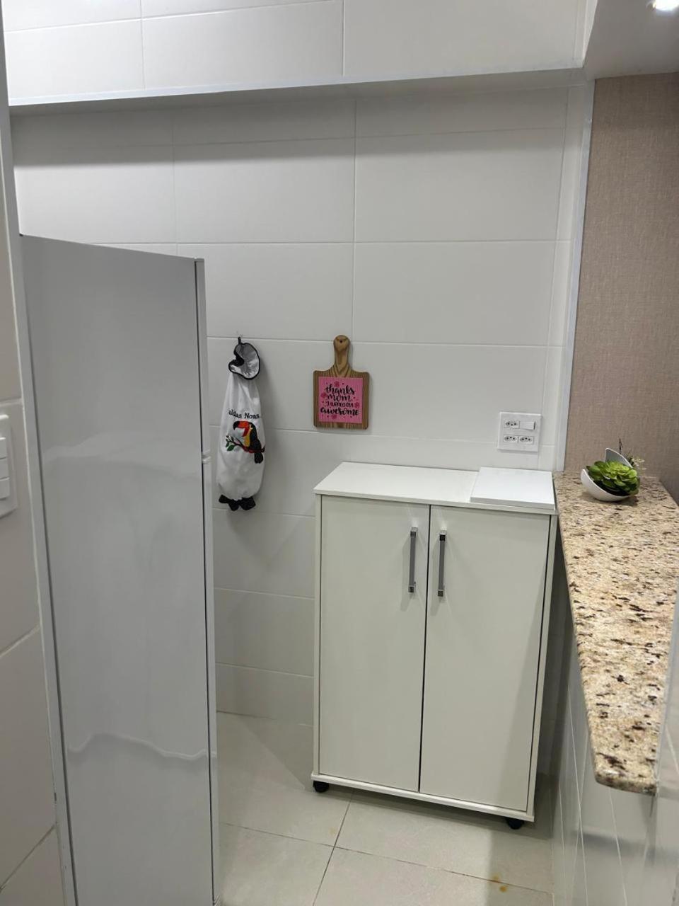 Lindo, E Sala, 100 Metros Da Apartment *