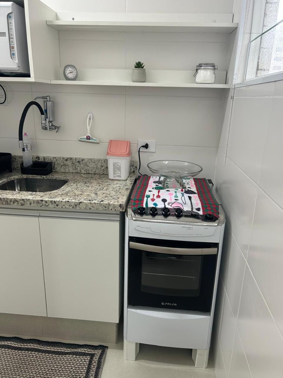 Lindo, E Sala, 100 Metros Da *